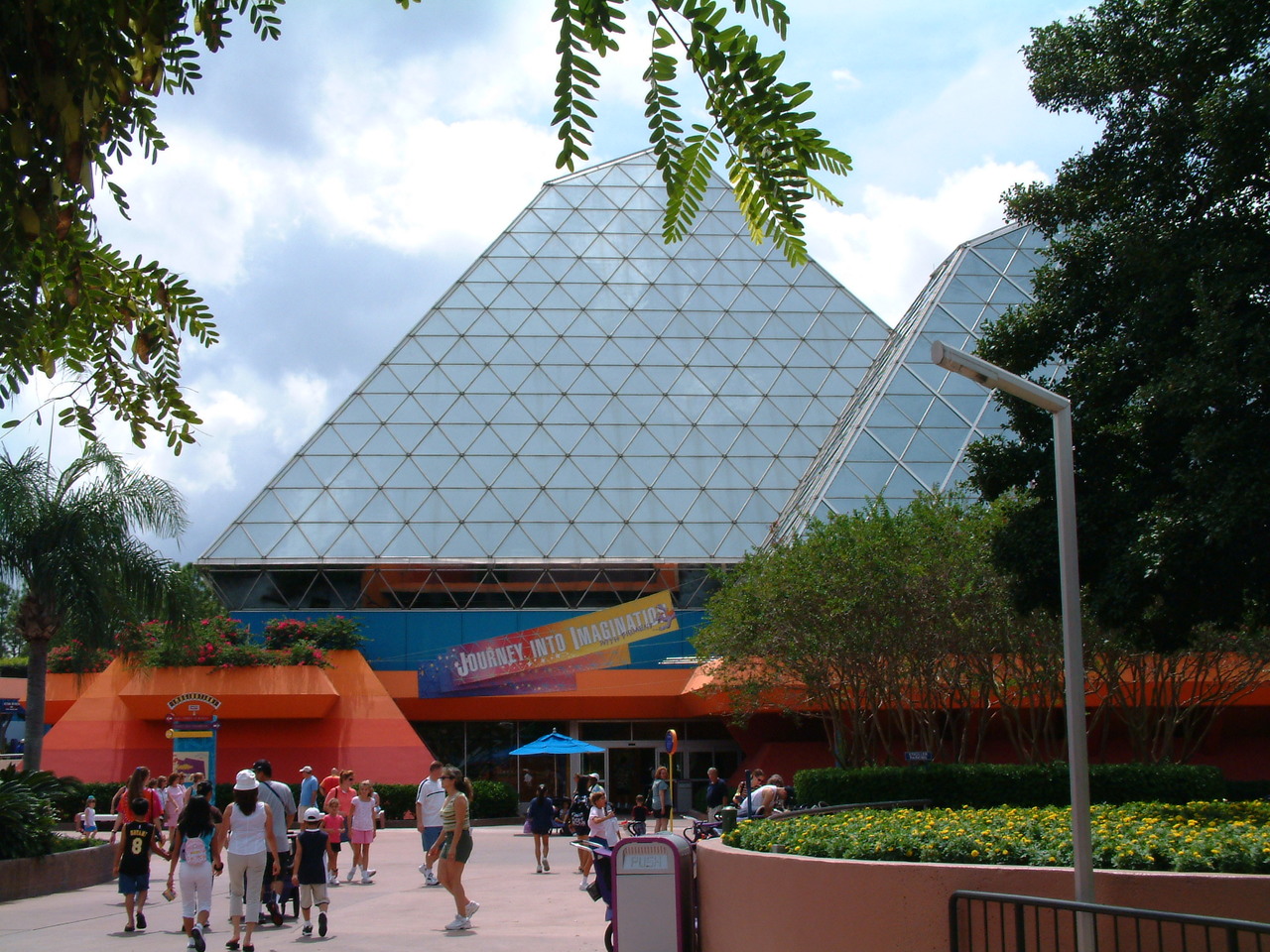 EPCOT_9-22-03_014.jpg