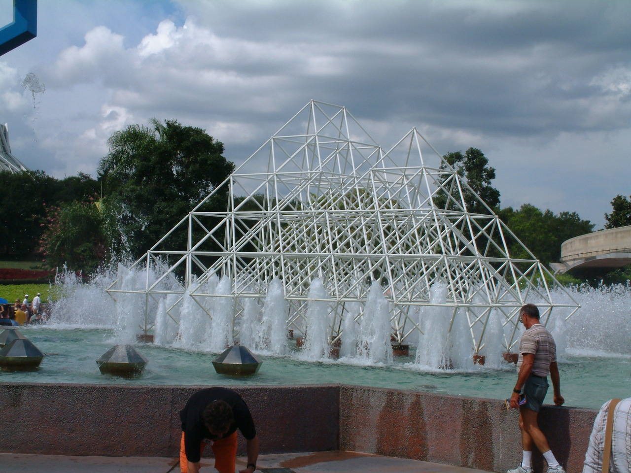 EPCOT_9-22-03_019.jpg